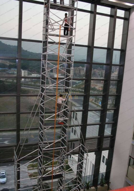 what are ​tips or suggestions for using an aluminum mobile scaffolding