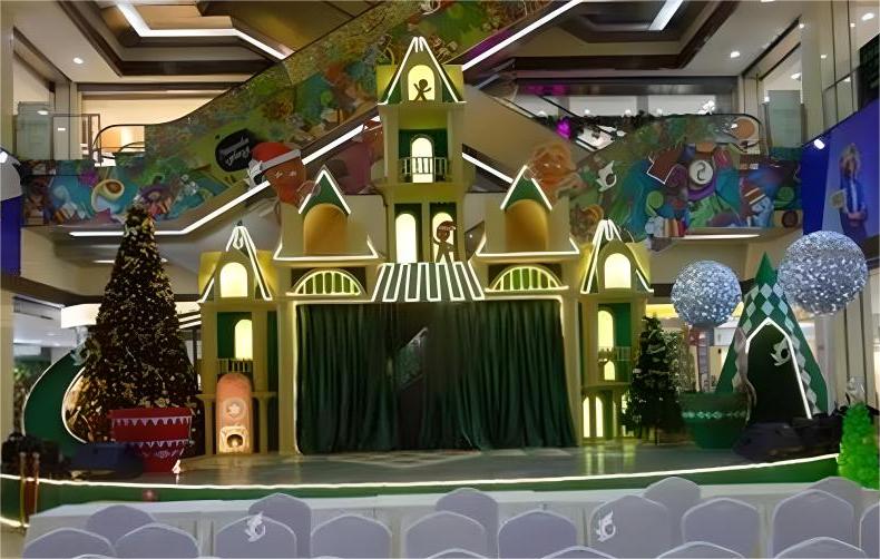 Creating A Magical Christmas Stage: A Guide To Atmosphere, Lights, And Festive Decor