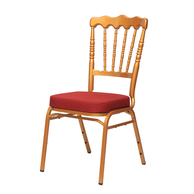 The manufacturer supplies new Chinese style metal banquet castle chairs, hotel wedding wholesale dining chairs, golden castle chairs