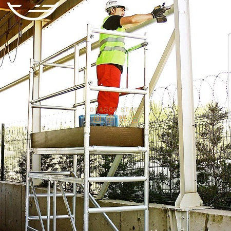 what are precausions for mobile scaffolding usage