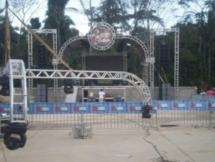 How to install stage truss?
