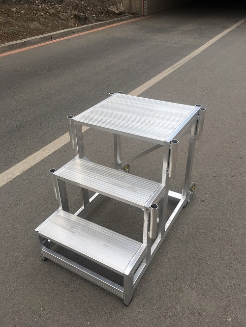 mobile working platform with rails (1)