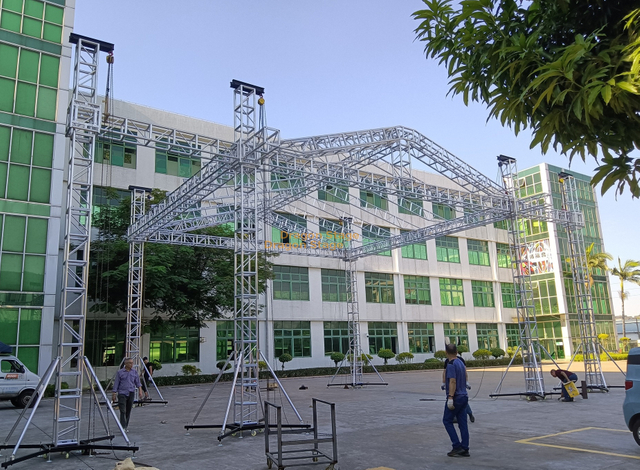 9x7x5m Aluminum Outdoor Stage And Truss Line Array Tower 2m