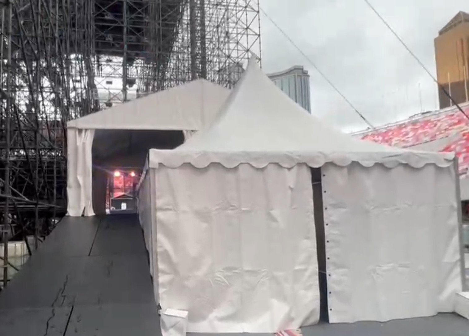vip waiting house.jpg