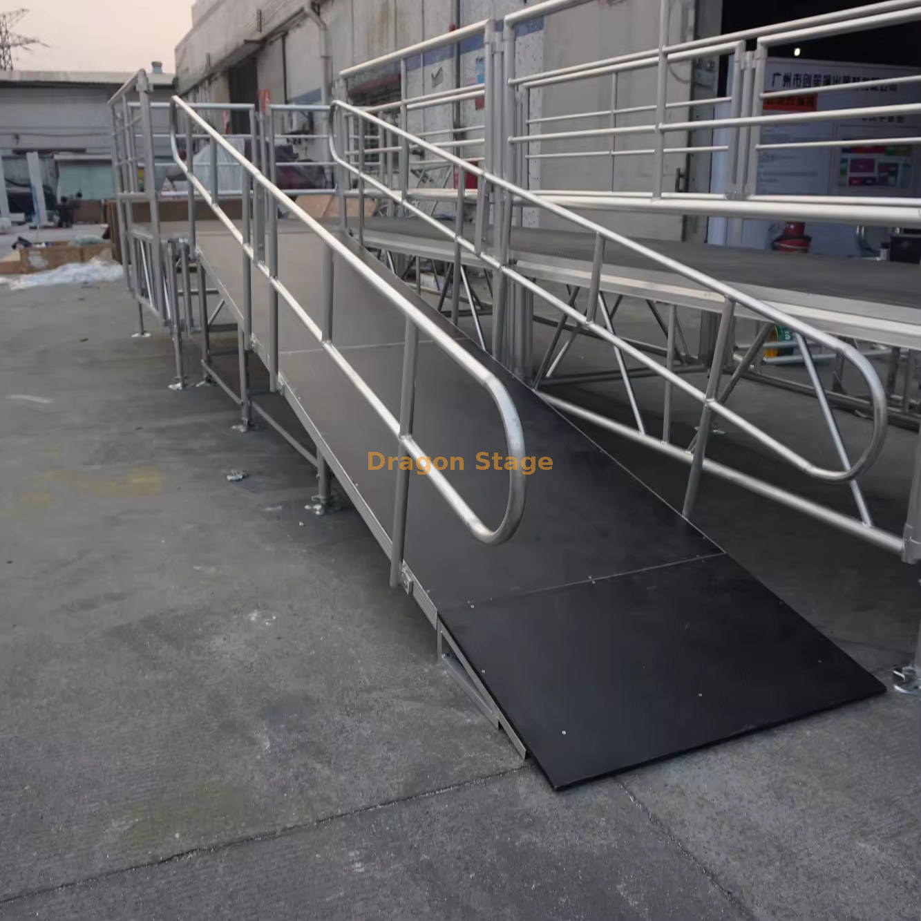 Wooden Aluminum Adjustable Portable Stage Ramp with Handrail