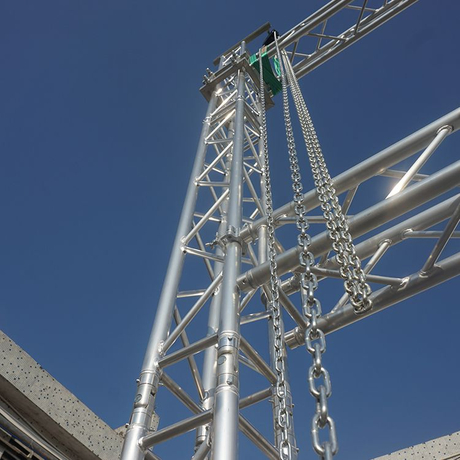 Sleeve seat for 30 feet DJ truss tower
