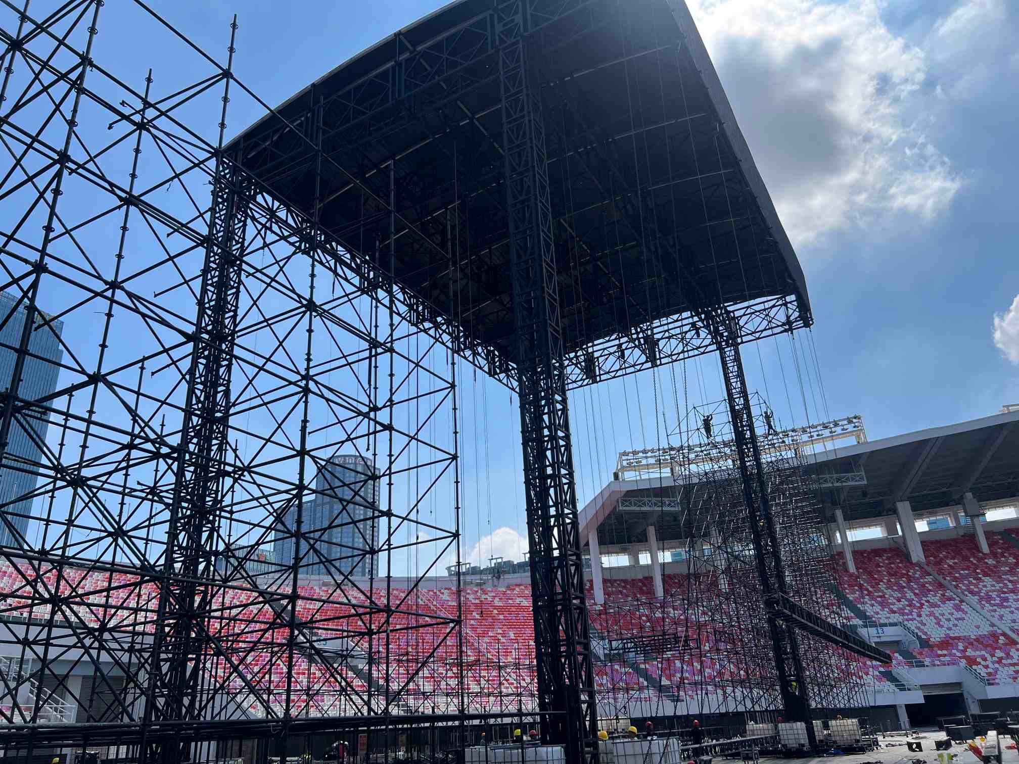 concert curved roof stage.jpg