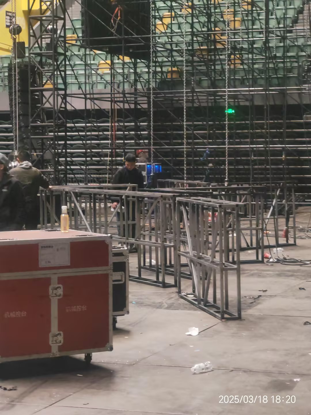 install the hoisting led frames for the indoor concert