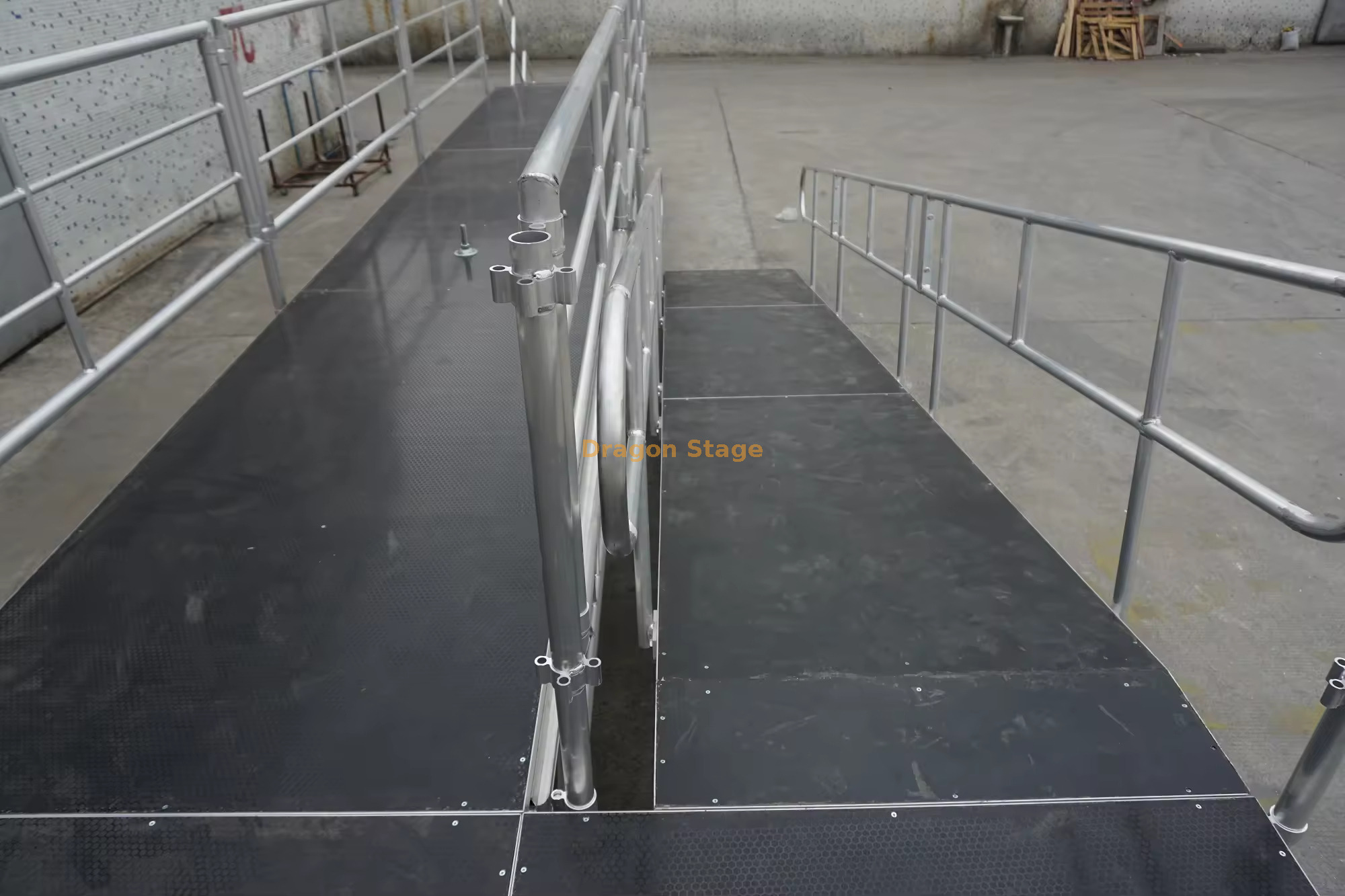 Outdoor Wooden Aluminum Adjustable Portable Stage Ramp with Handrail