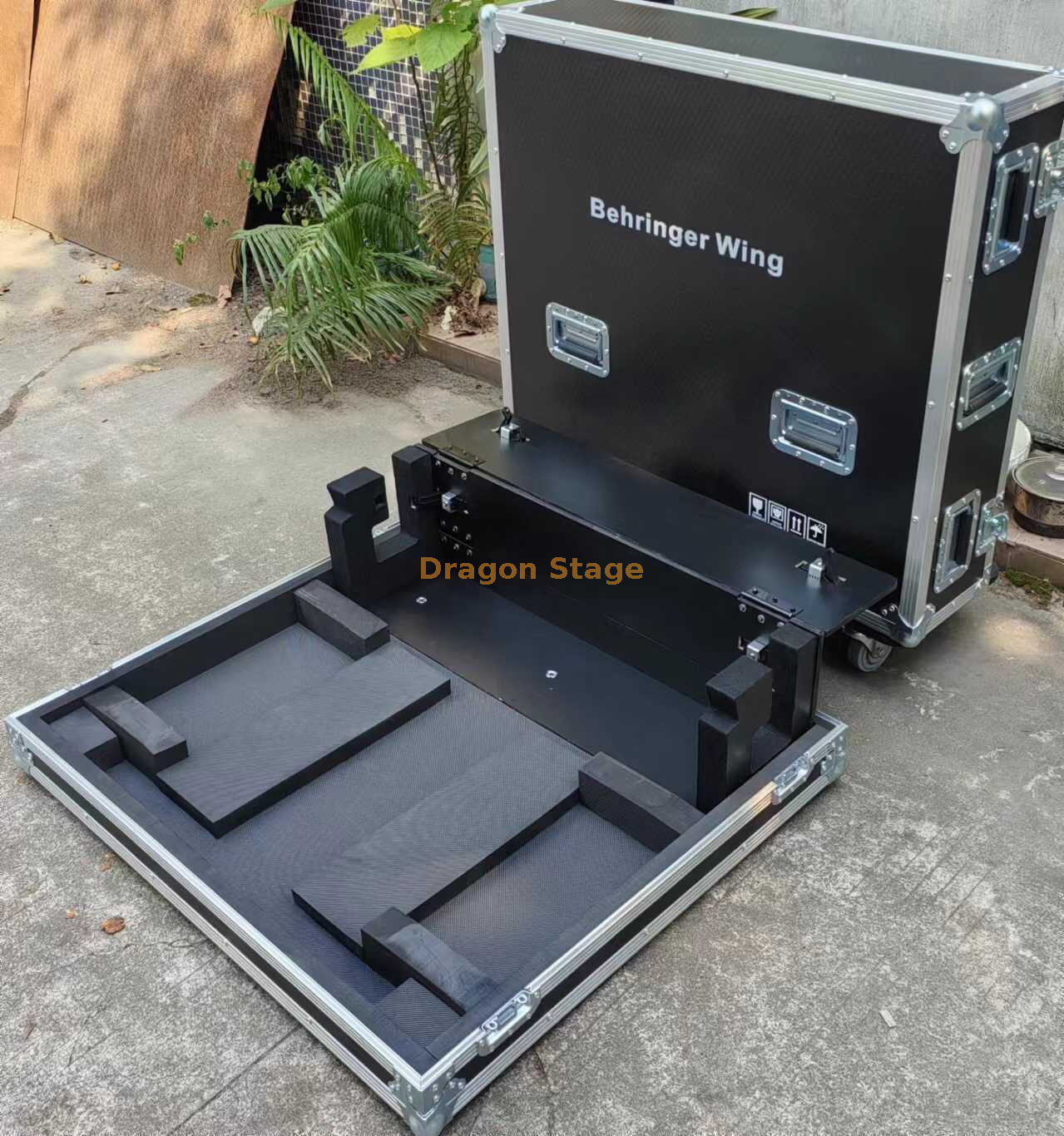 BEHRINGER Wing Flight case