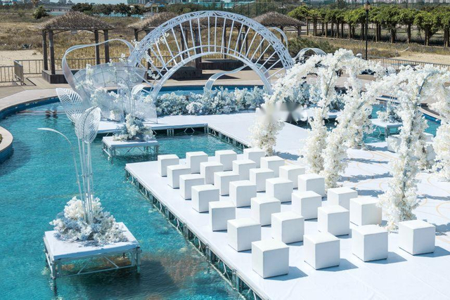 Outdoor Swimming Pool Walkway Glass Stage for Wedding