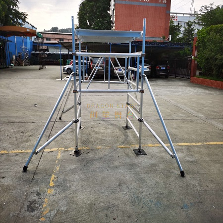 Factory price 4m working height aluminum scafflod with outriggers for traders