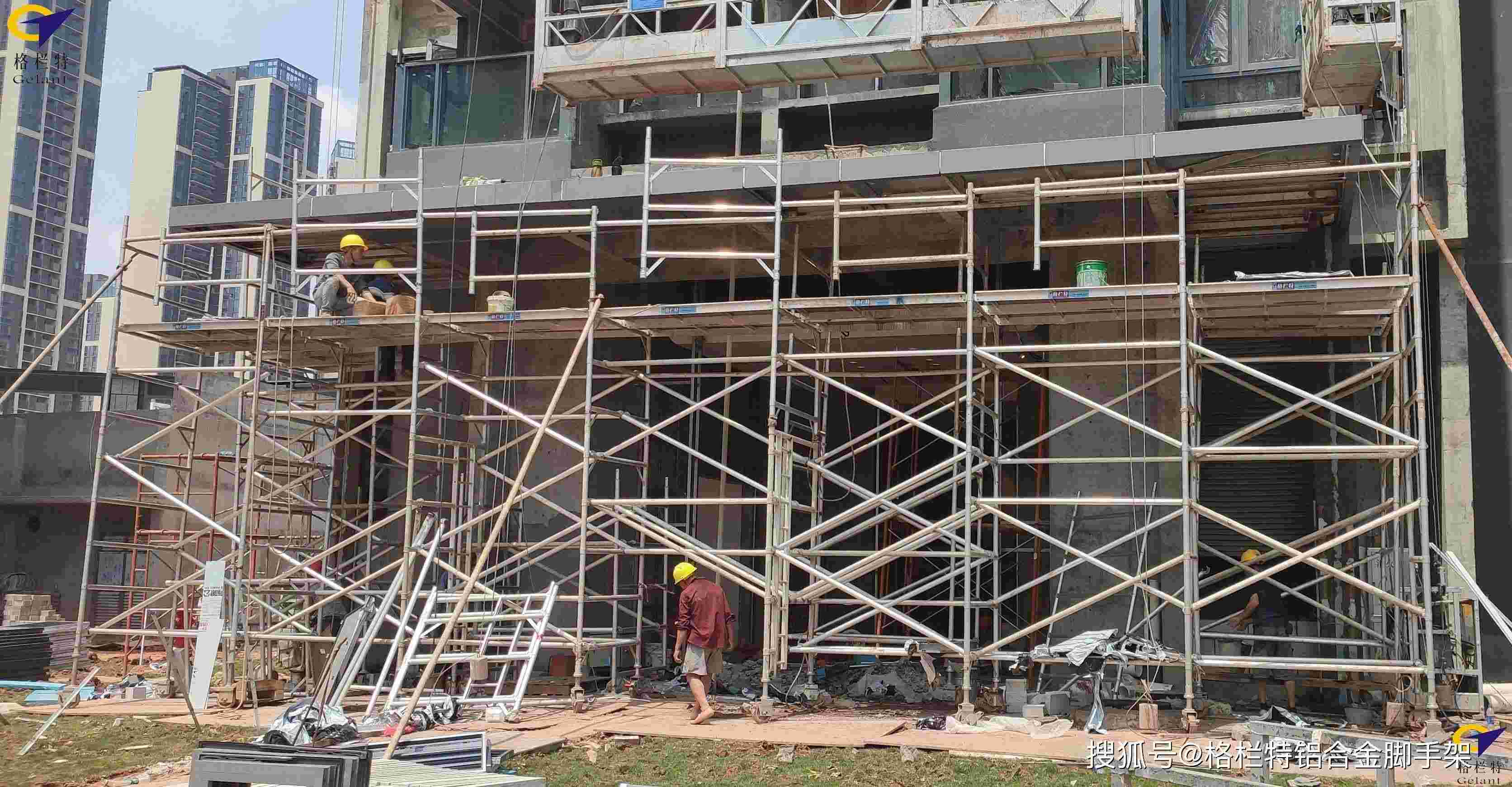 What is the advantage of double scaffolding?