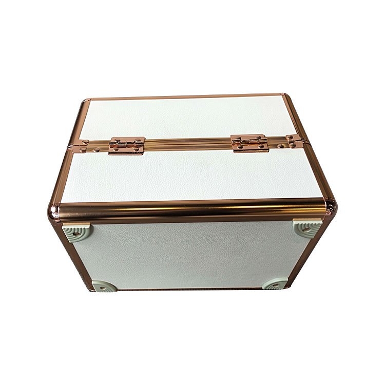 make up case with aluminum frame