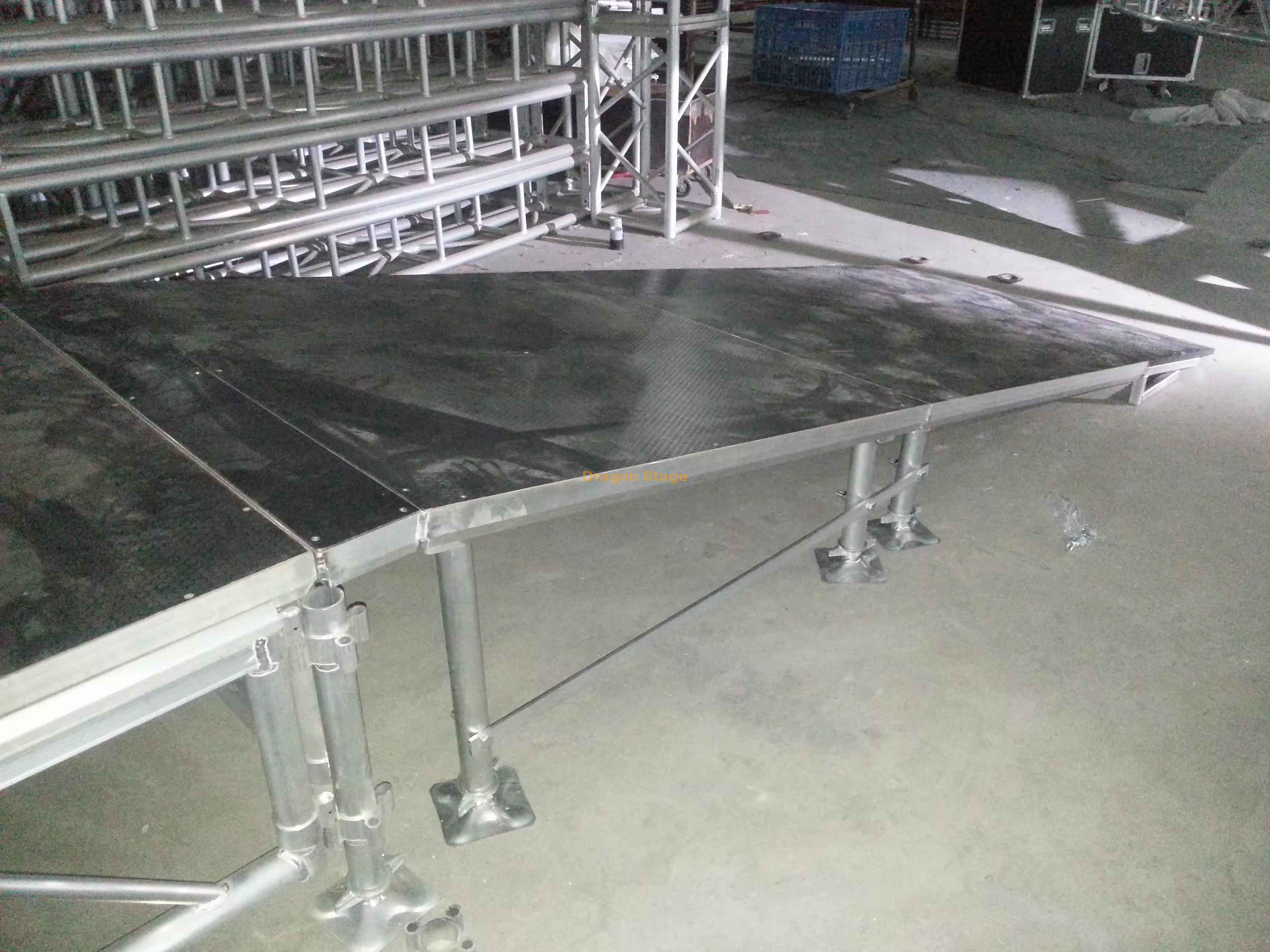 Aluminum Adjustable Portable Stage Ramp with Handrail(1)