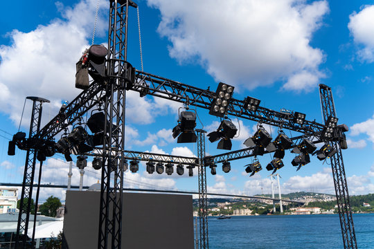 How much does stage truss cost?