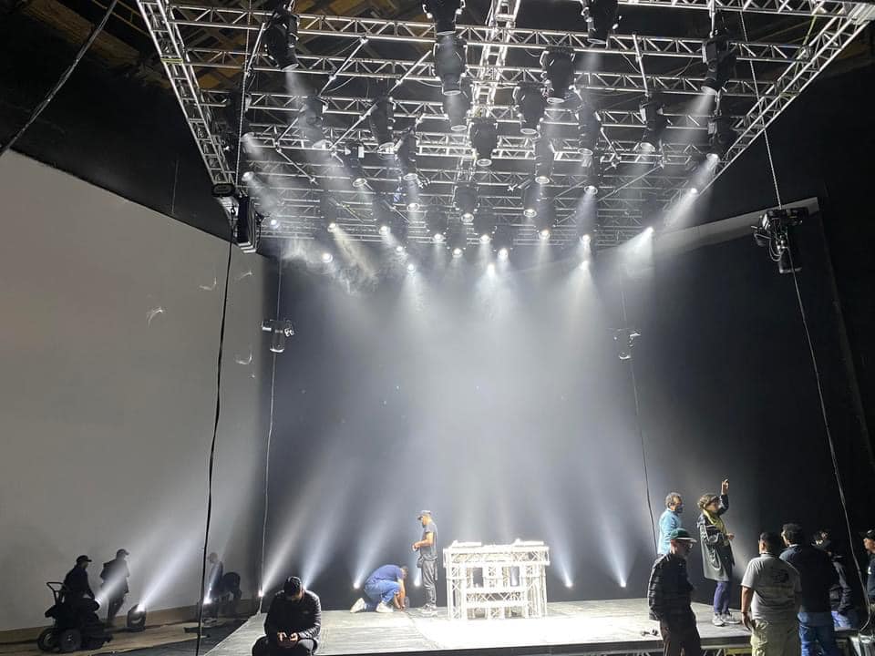 how do you hang the lighting truss indoor on the ceiling? 