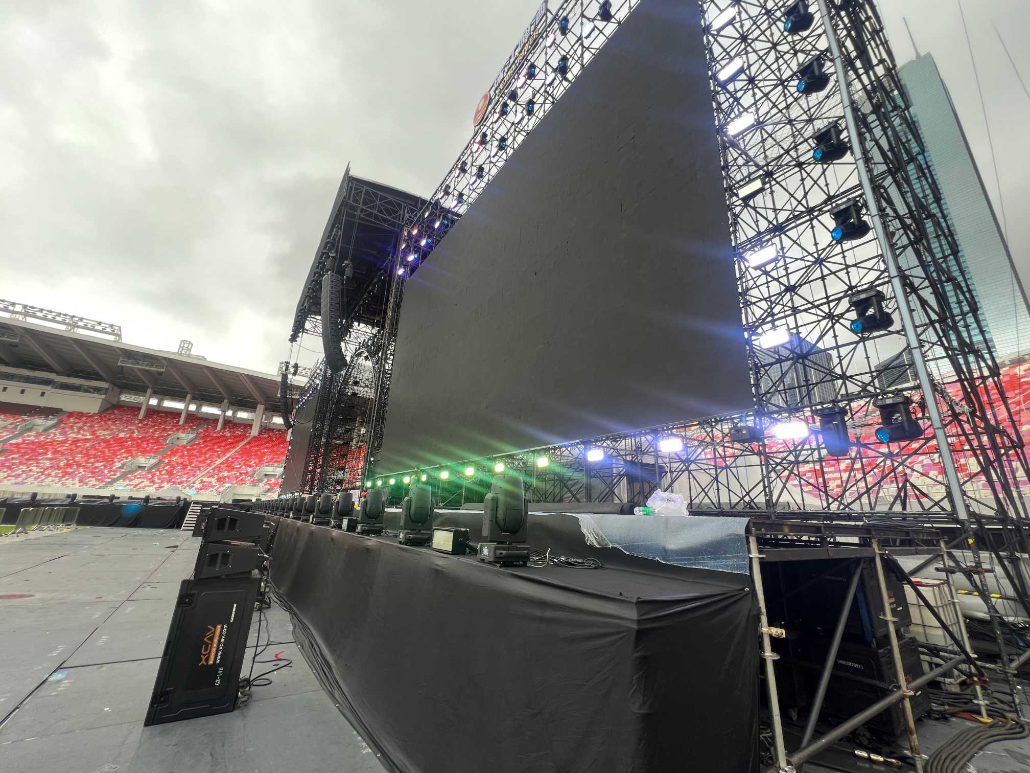 ringlock for led in concert.jpg