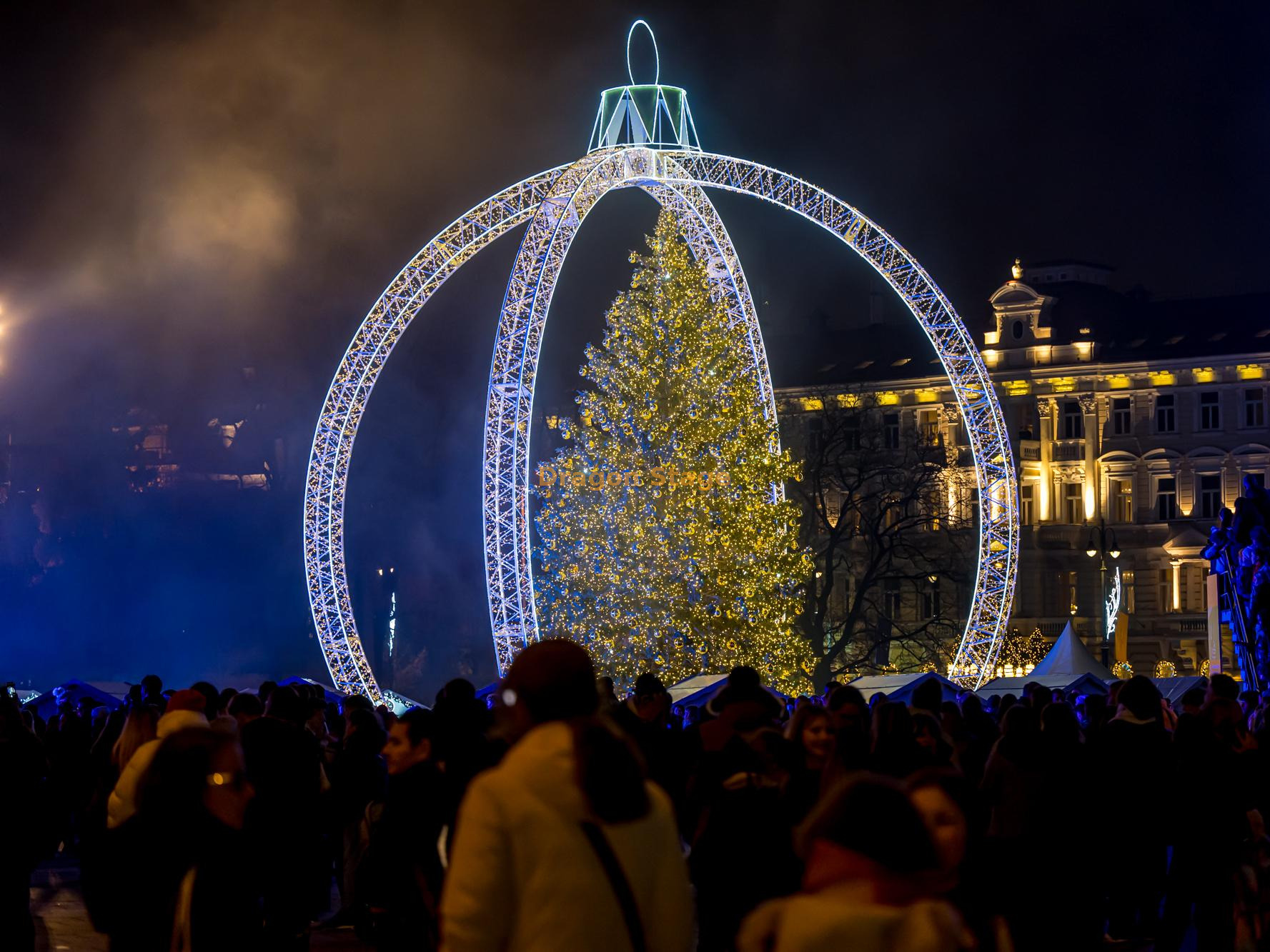 TRUSS_Christmas_Bauble_25m