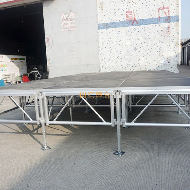 Easy Install Hot Sale Mobile Event Stages Outdoor Concert Portable Stage for Sale 9.76x7.32xH: 0.6-1m