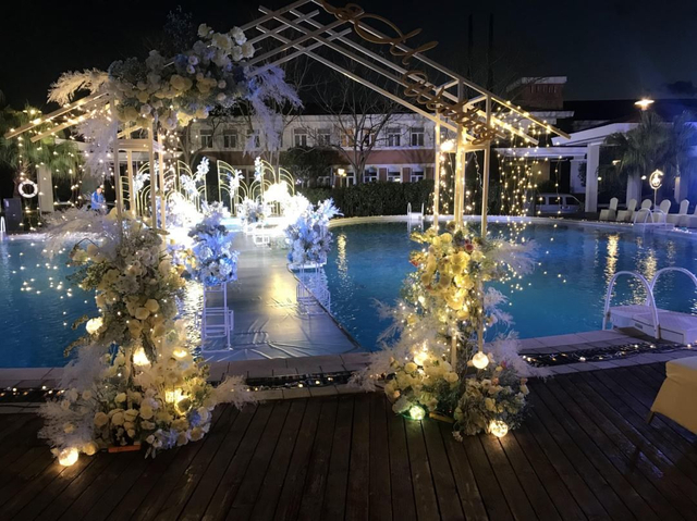 TUV /CE Certification Swimming Pool Wedding Acrylic Stage
