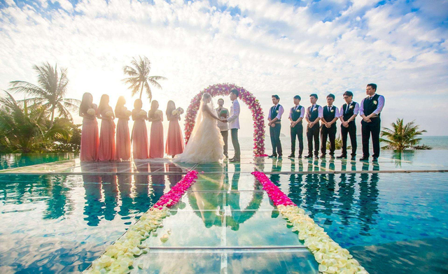 Festival Wedding Decor Event Aluminium Fiberglass Acrylic Transparent Glass Stage Platform Swimming Pool for Sale