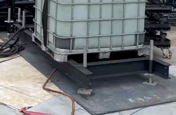 Extended Steel Outriggers Increased the Stability Footprint.png