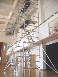 Mobile Construction Scaffolding with 45 Degree Ladder 