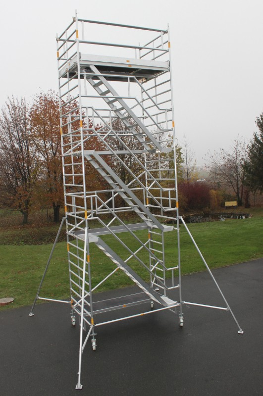 1.35x2x9.44m Aluminum Mobile portable scaffolding with 45 degree ladder 