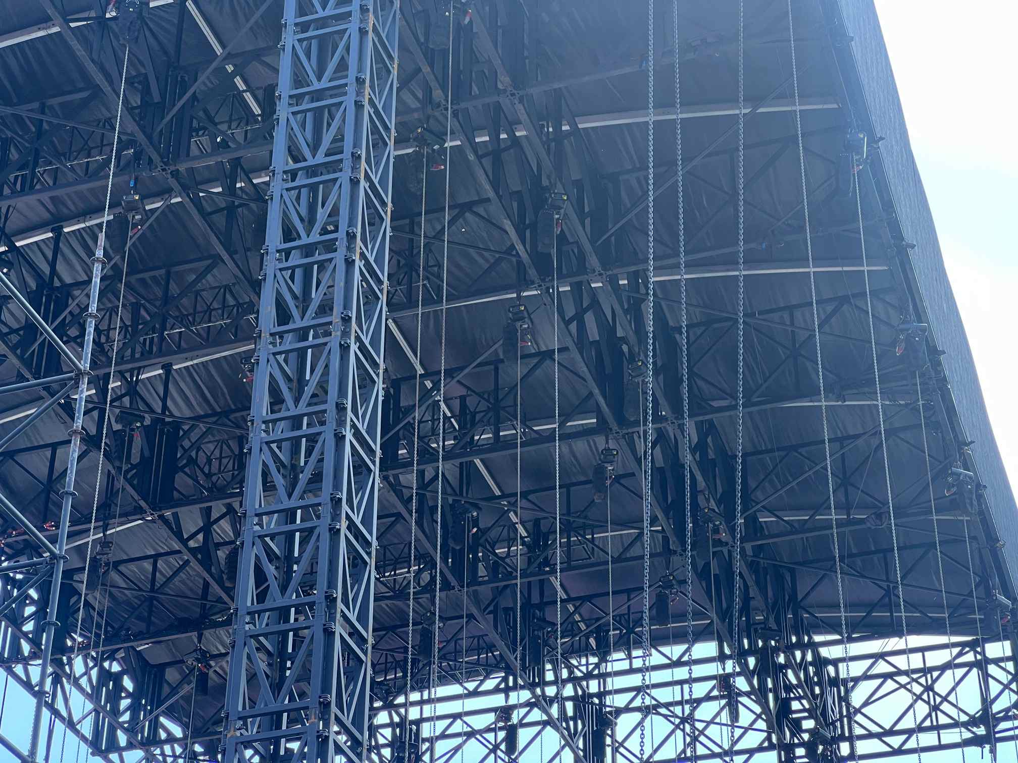 concert curved roof.jpg