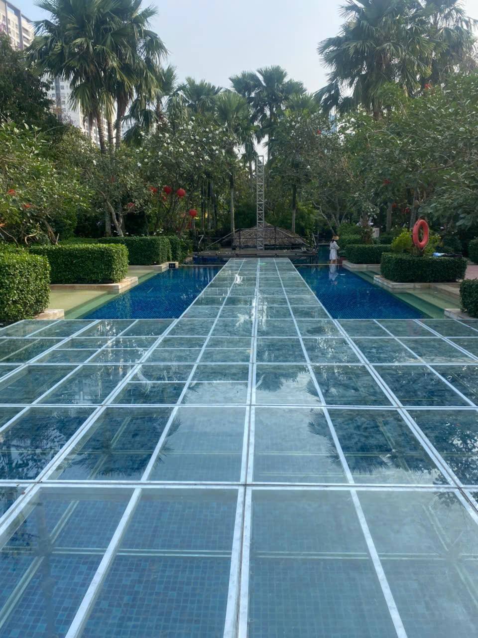 transparent stage for pool