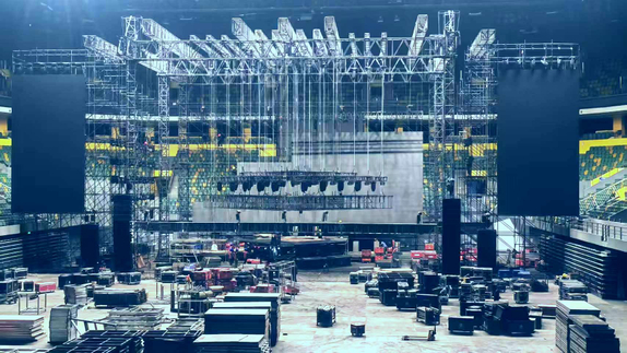 How Do You Set Up A Indoor Concert Stage?
