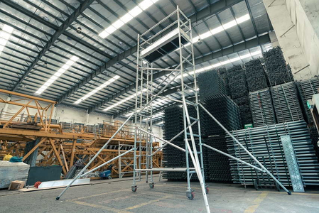 aluminum scaffolding.jpg