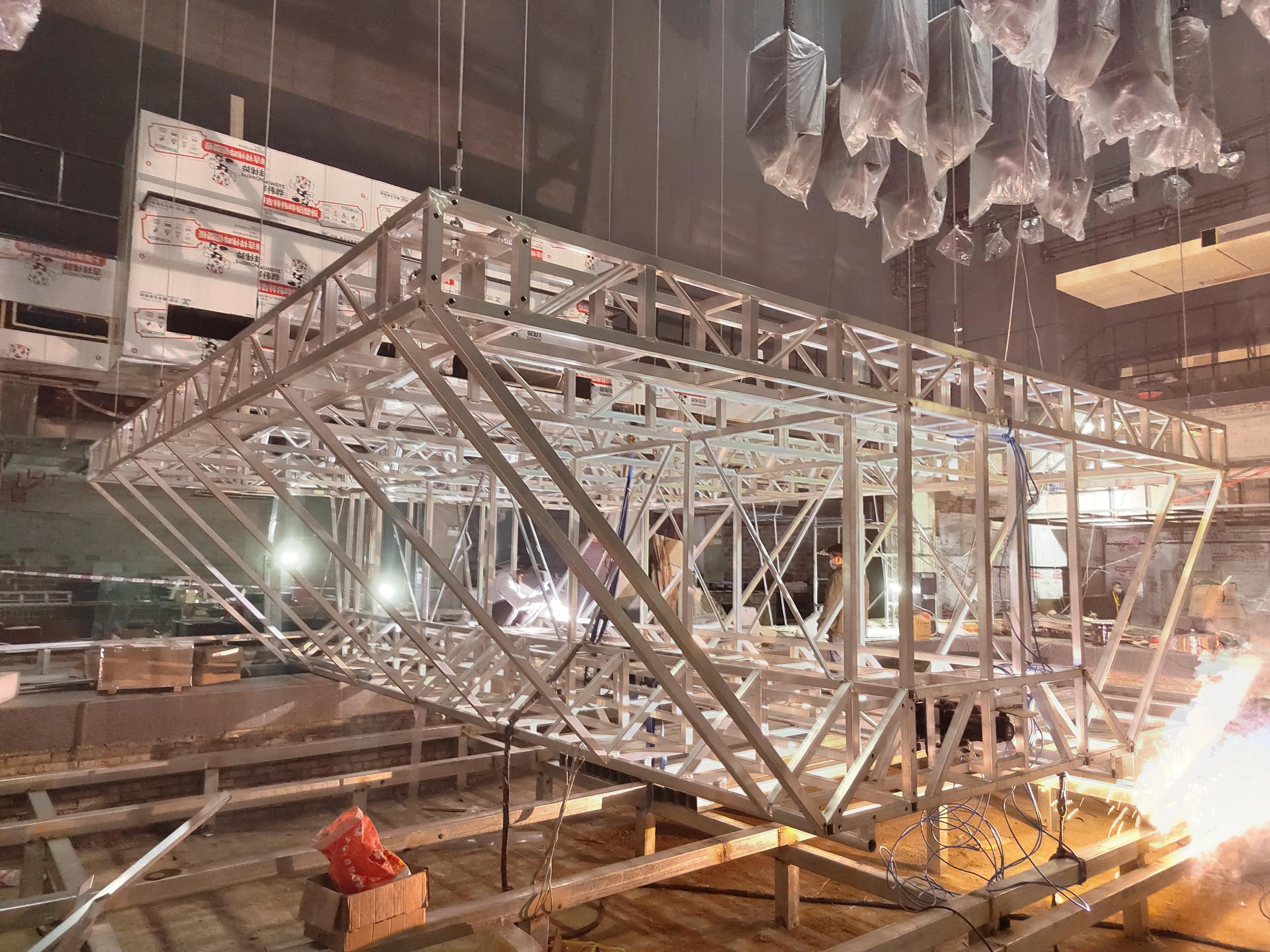 club truss installation (1)