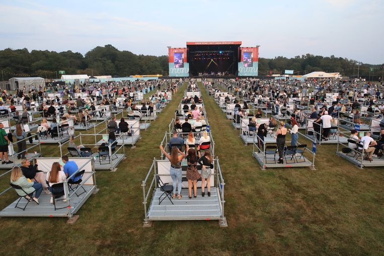2x2m Ringlock Concert Audience Platform with Three-Sided Guardrails.jpg