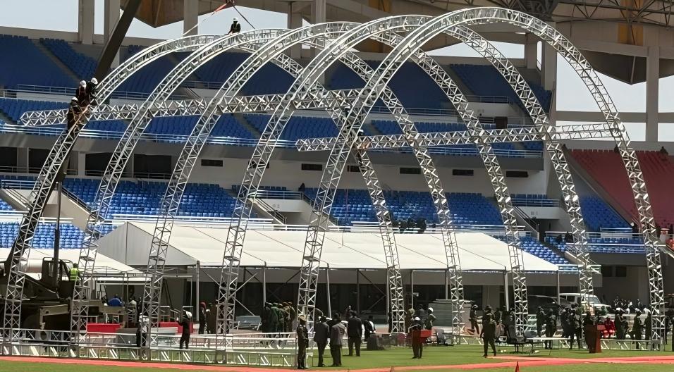 24x18x15m Large Multi-Arch Curved Aluminum Truss Structure.jpg